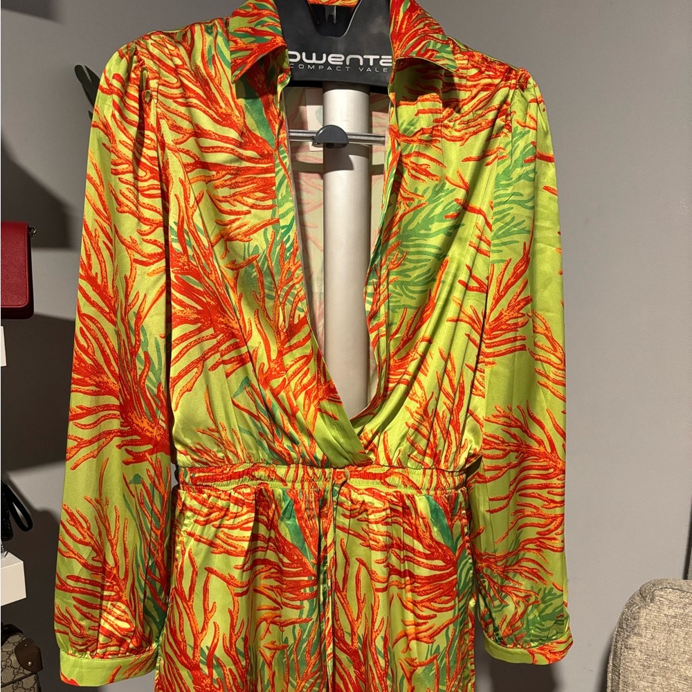 Jumpsuits. Satin material. With drawstring waist.